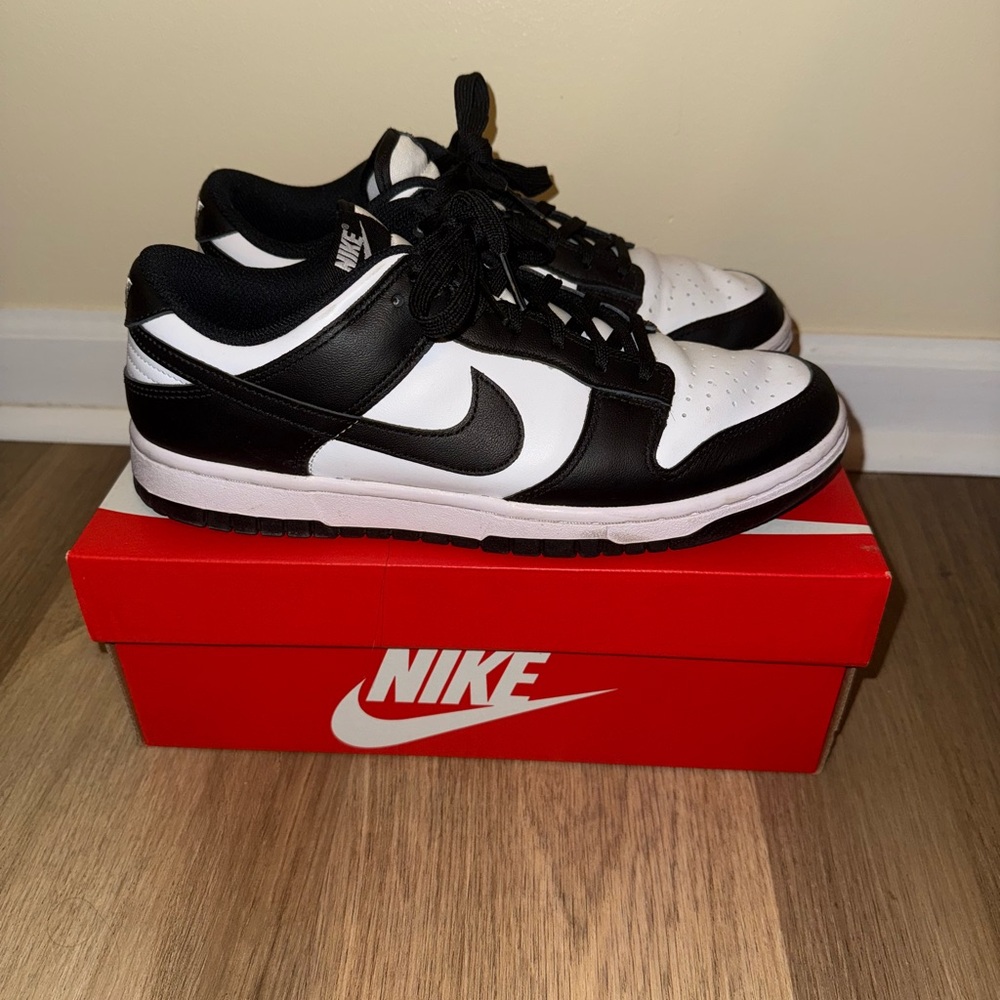 Nike Classic Black and White Low-Tops